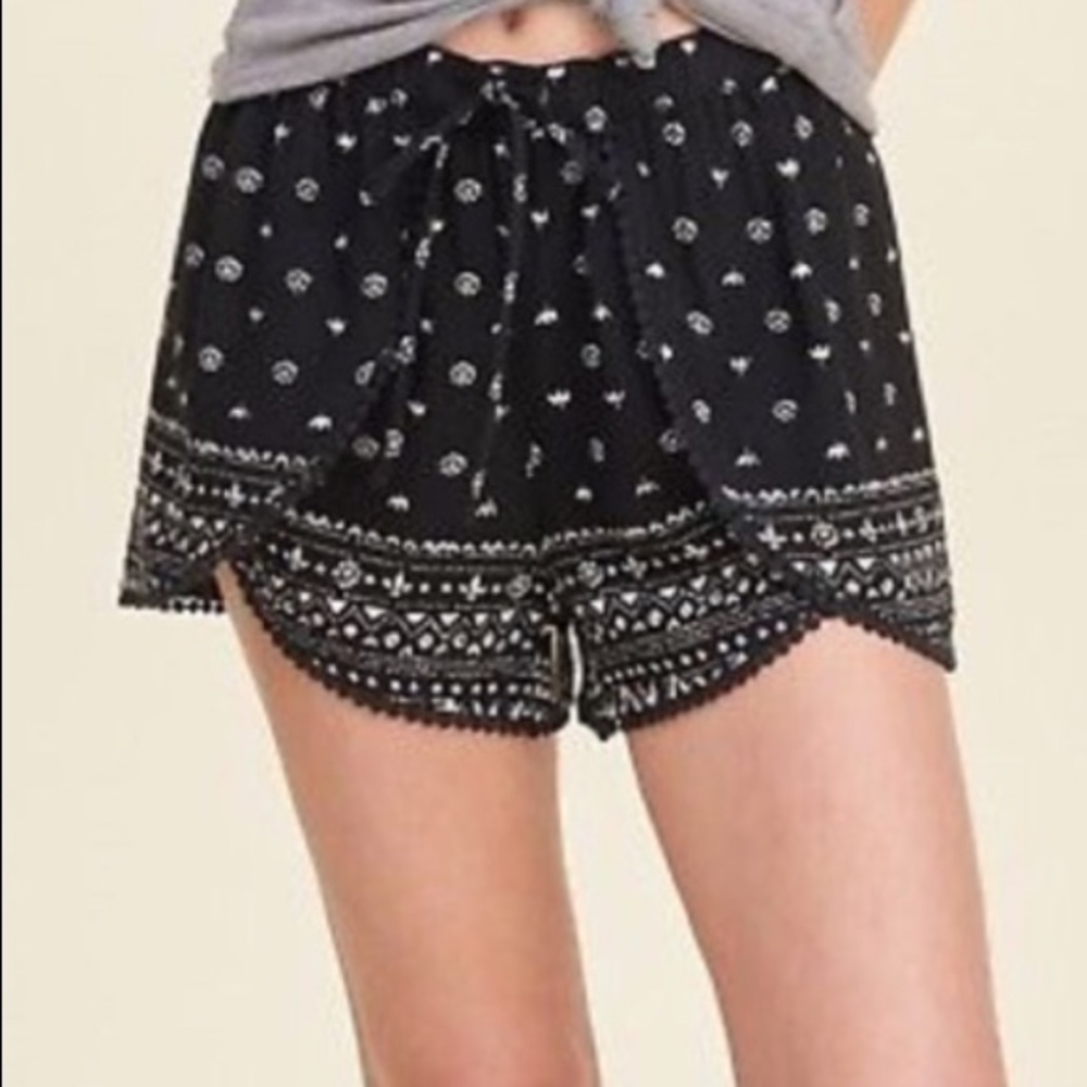 Hollister Black and White Patterned Flowey Shorts